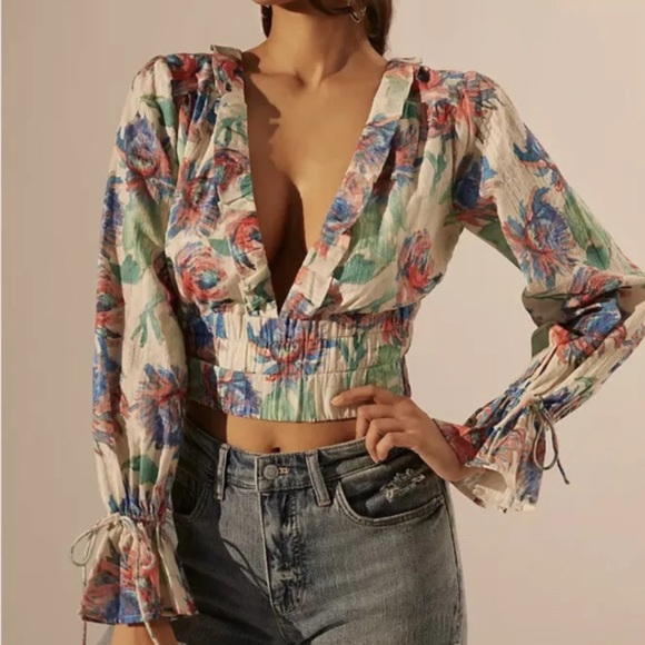 Anthropologie Tops - Anthropologie floral gathered crop top blouse